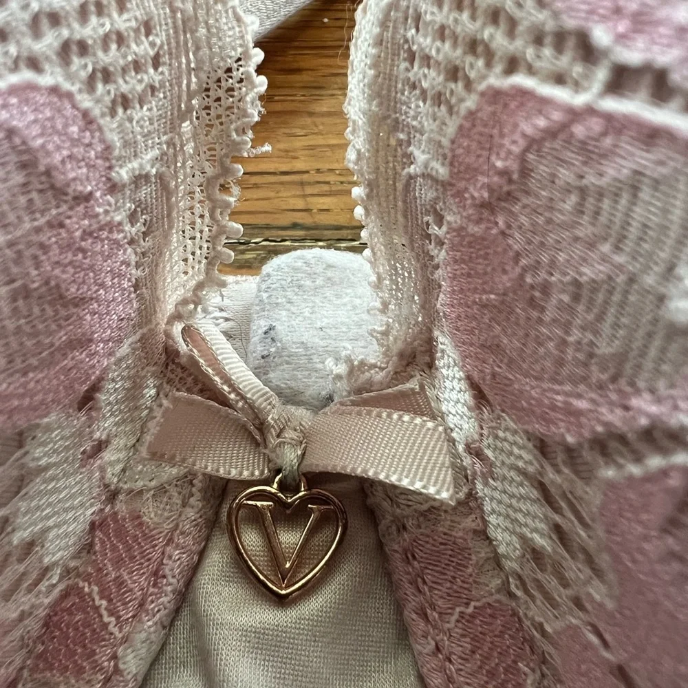 Victoria's Secret Pink Cream Lace Bra - Picture 2 of 5